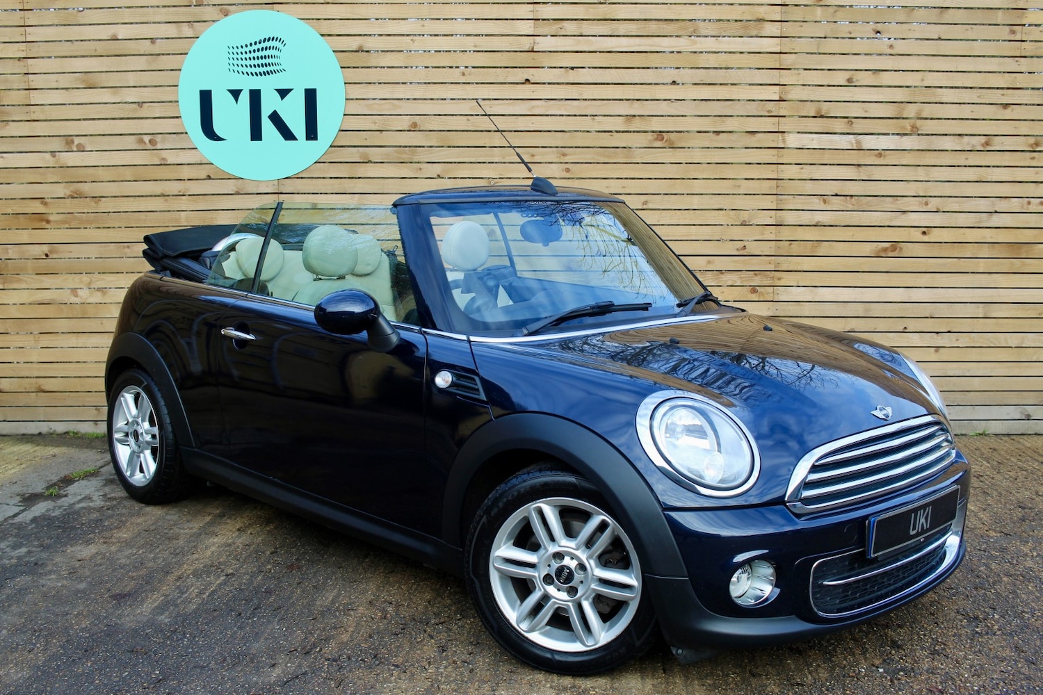 Used MINI Convertible 2014 for sale - 77264447: Photo 2