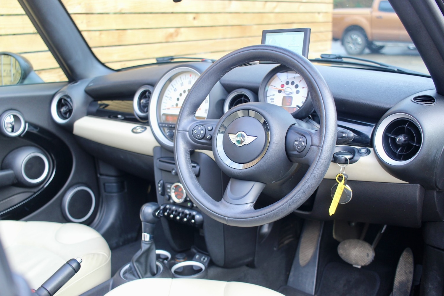 Used MINI Convertible 2014 for sale - 77264447: Photo 6