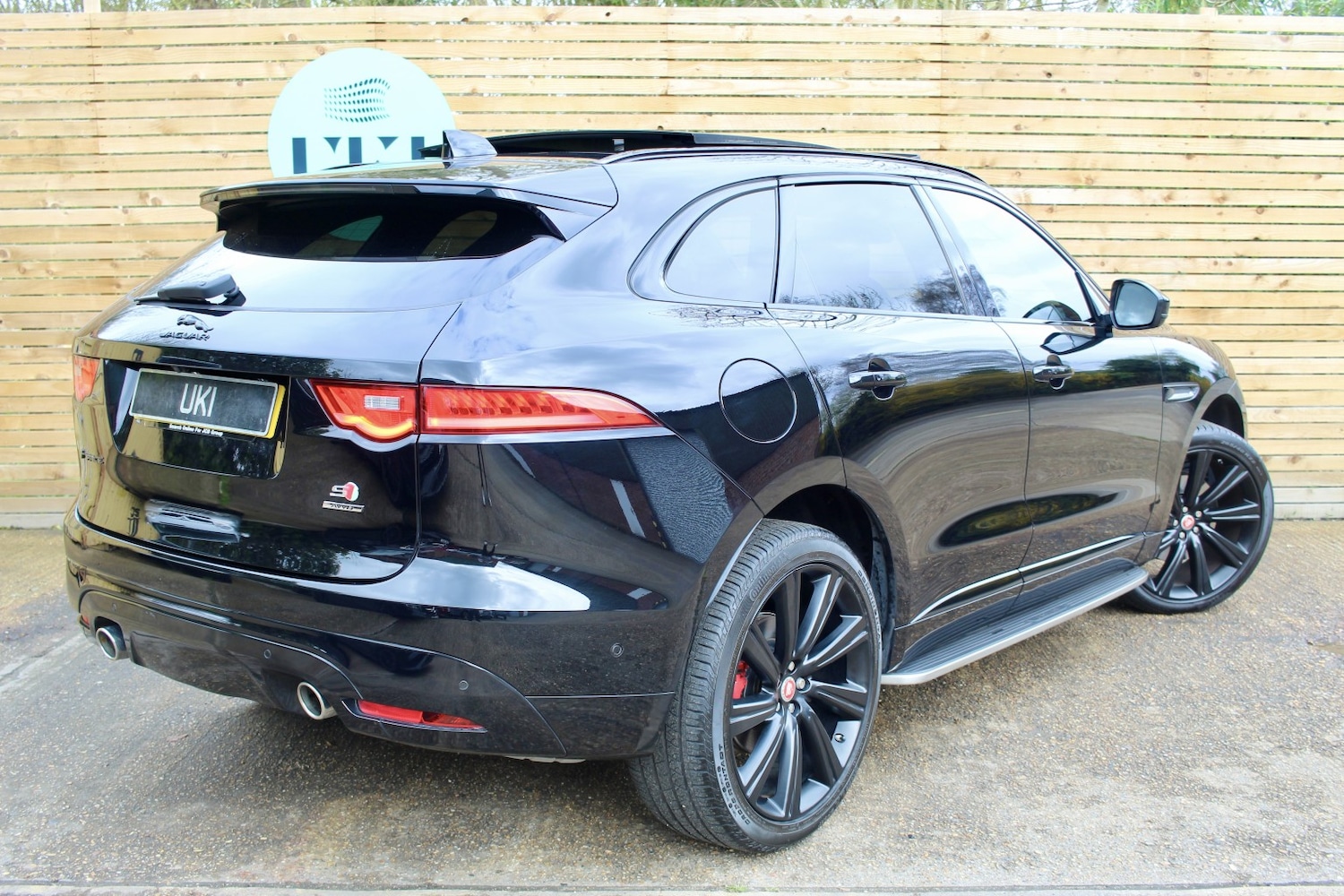 Used Jaguar F-Pace 2016 for sale - 78098258: Photo 2