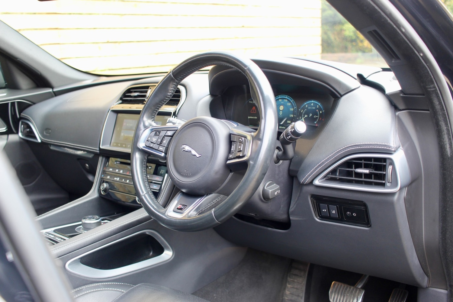 Used Jaguar F-Pace 2016 for sale - 78098258: Photo 3