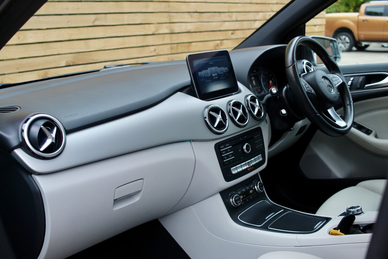 Used Mercedes-Benz B Class 2016 for sale - 76605851: Photo 15