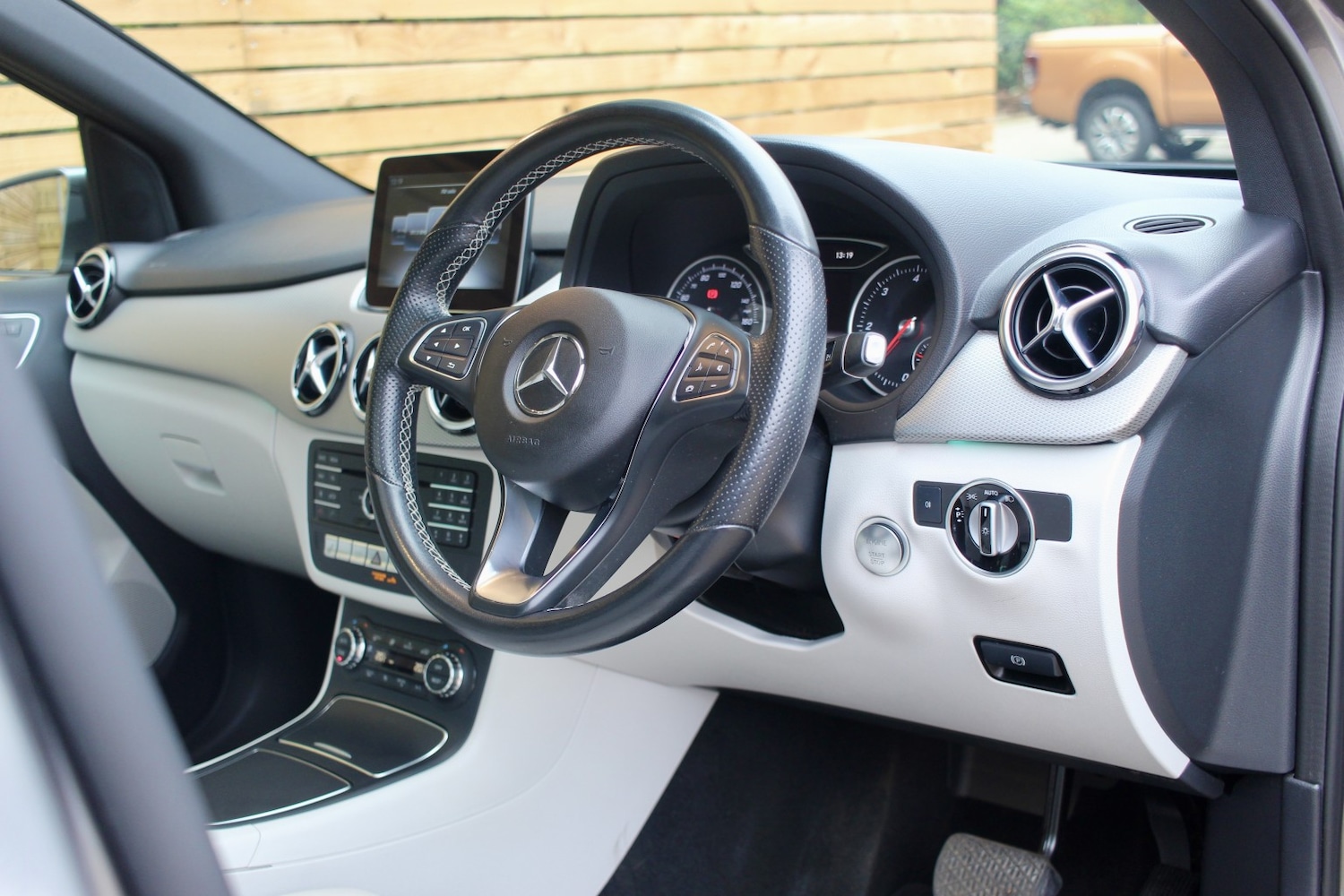 Used Mercedes-Benz B Class 2016 for sale - 76605851: Photo 6