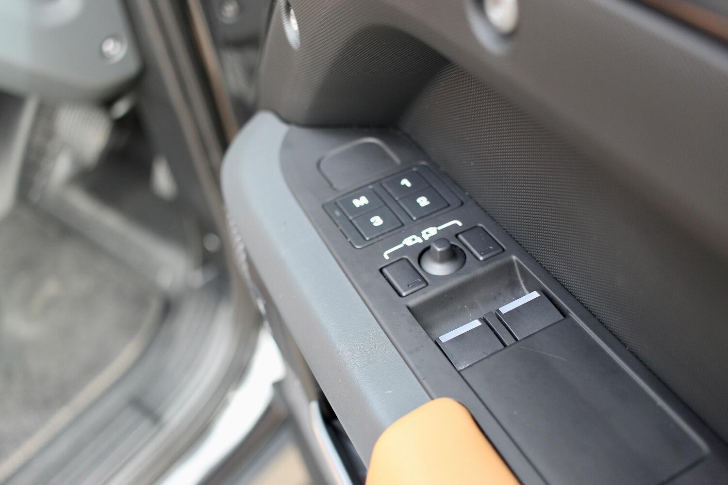 Used Land Rover Defender 90 2023 for sale - 76605696: Photo 31