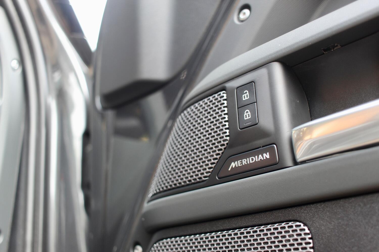 Used Land Rover Defender 90 2023 for sale - 76605696: Photo 32