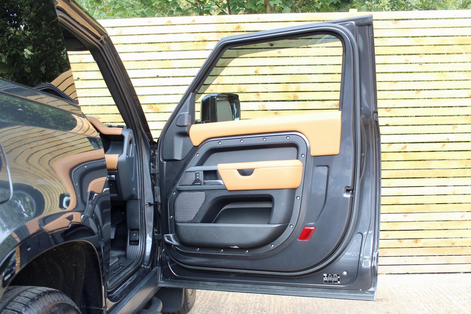 Used Land Rover Defender 90 2023 for sale - 76605696: Photo 33