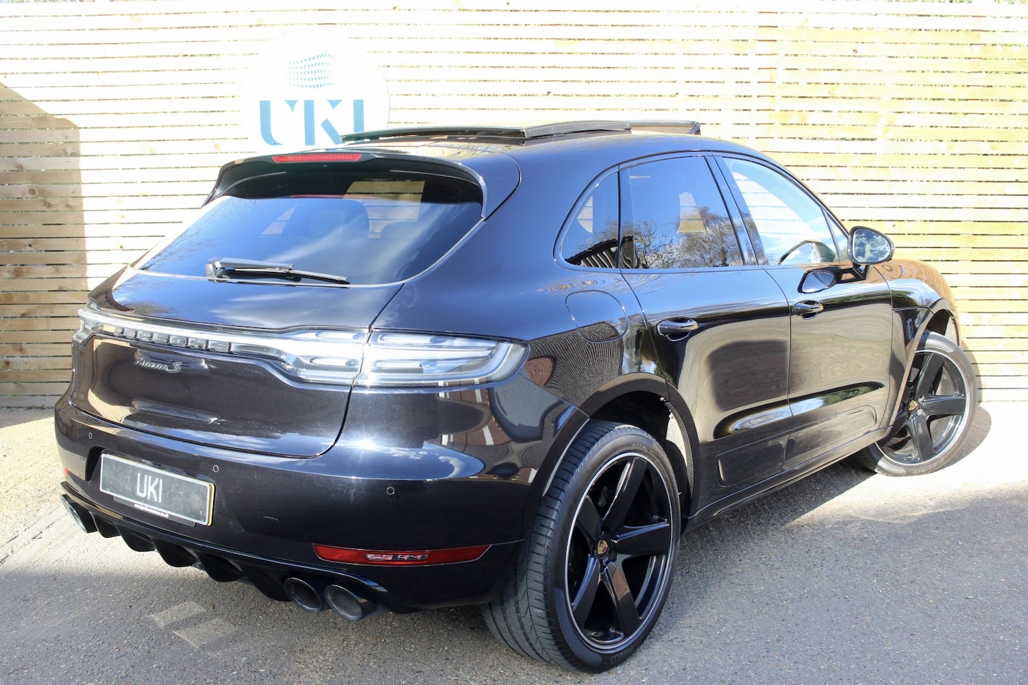 Used Porsche Macan 2021 for sale - 78031628: Photo 2
