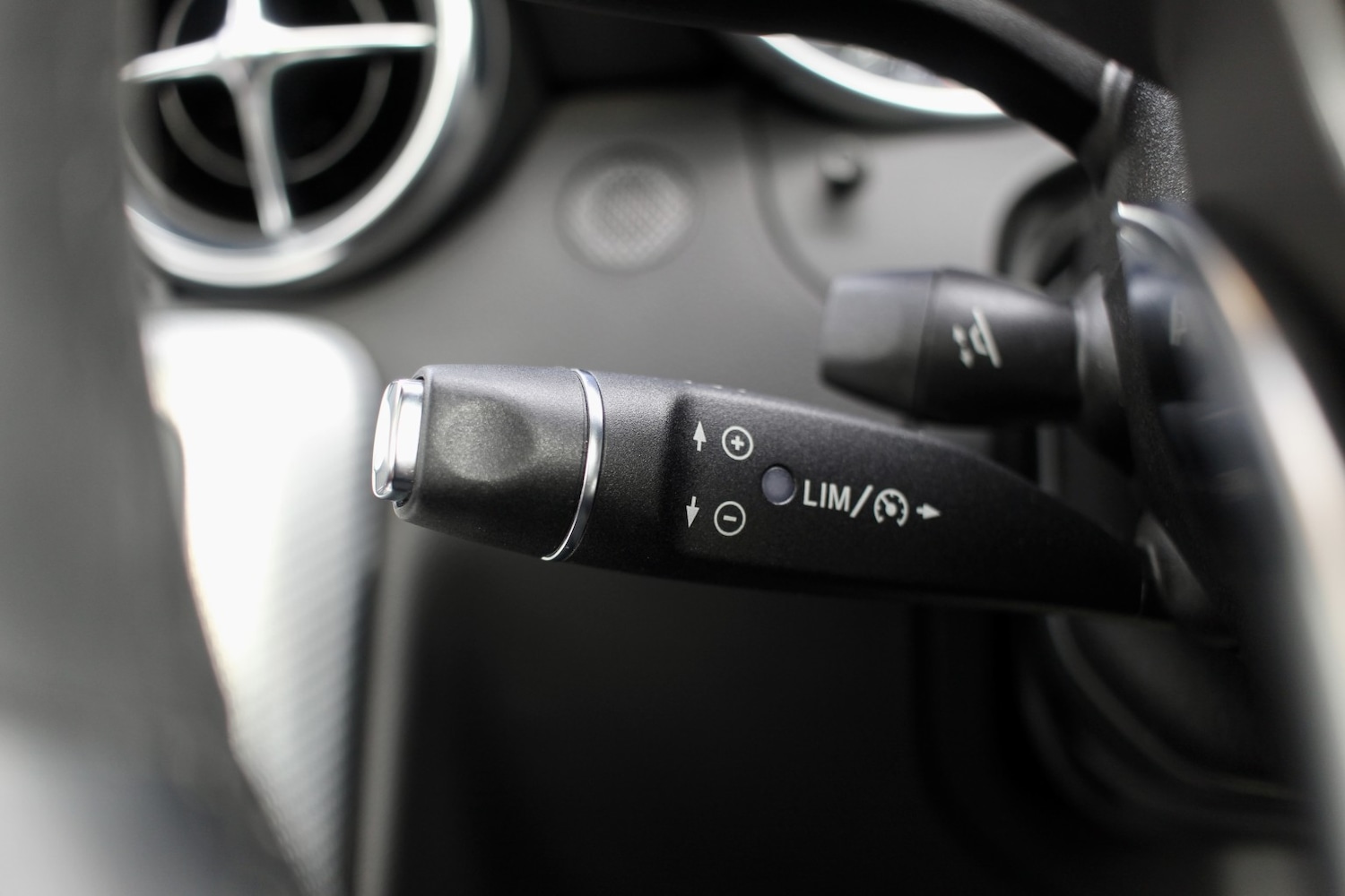 Used Mercedes-Benz SLC 2016 for sale - 78145873: Photo 24