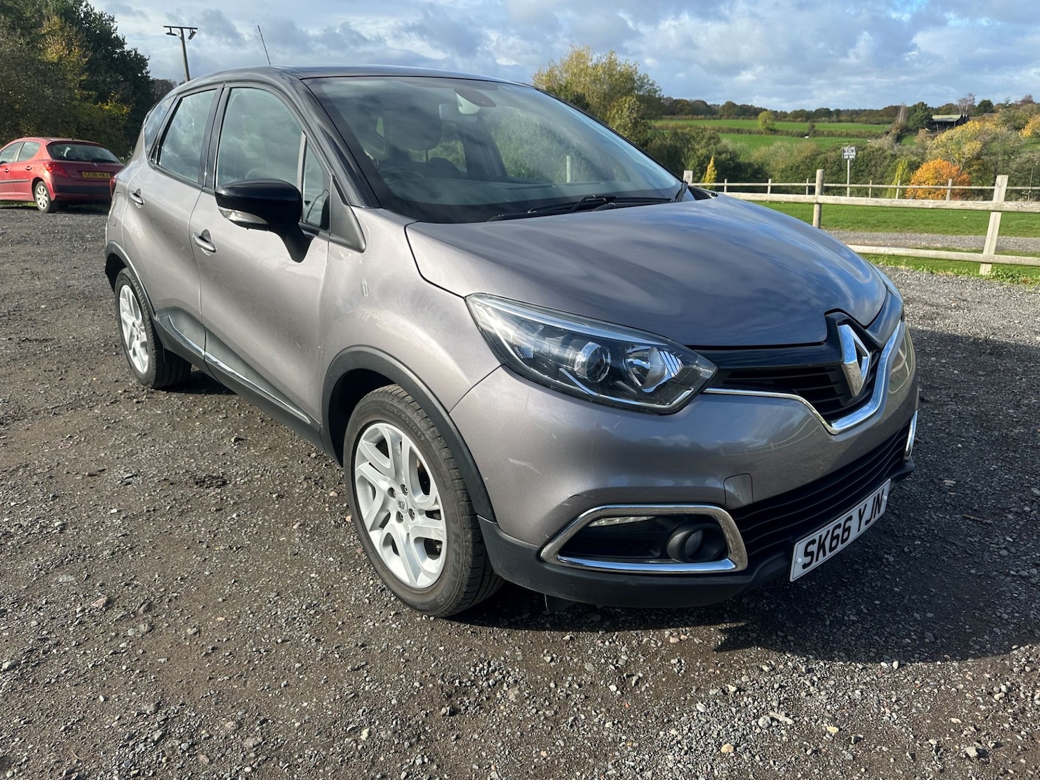 Used Renault Captur 2016 for sale - 76383224: Photo 2