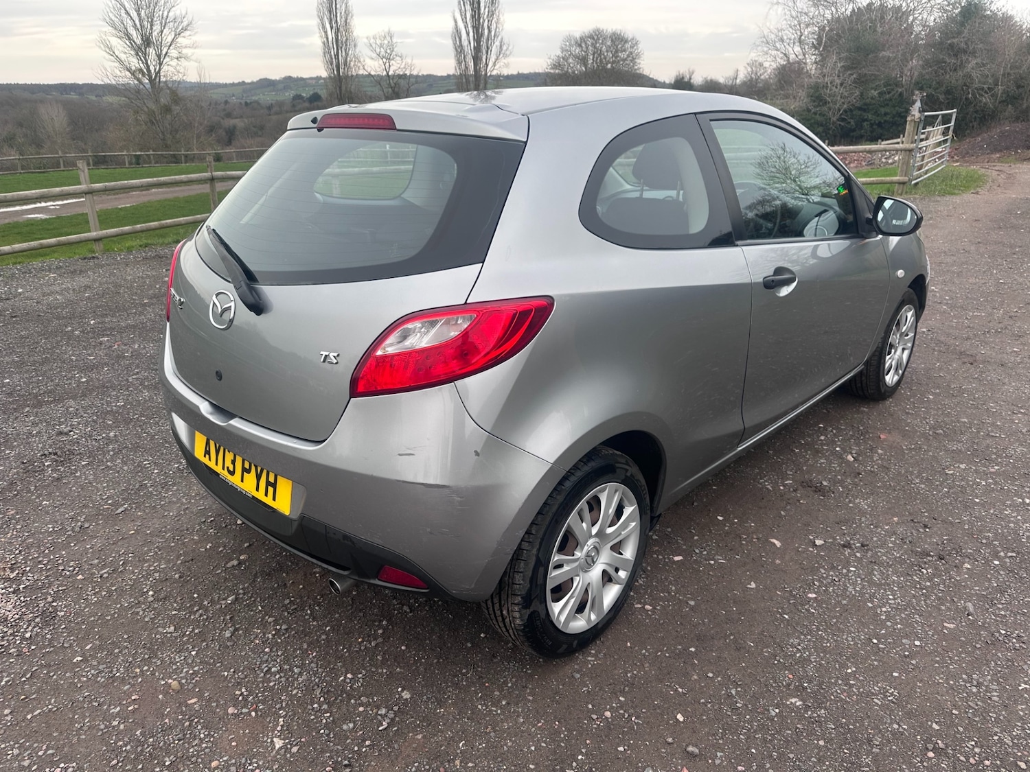 Used Mazda Mazda2 2013 for sale - 77601850: Photo 3