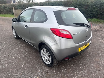 Used Mazda Mazda2 2013 for sale - 77601850: Photo
