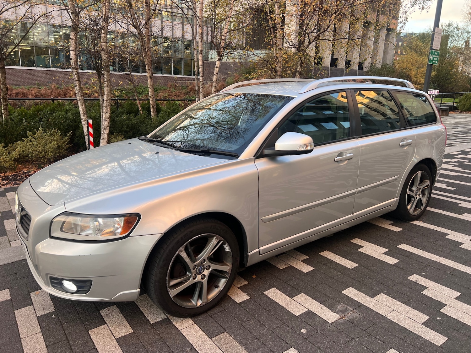 Used Volvo V50 2012 for sale - 76631094: Photo 2