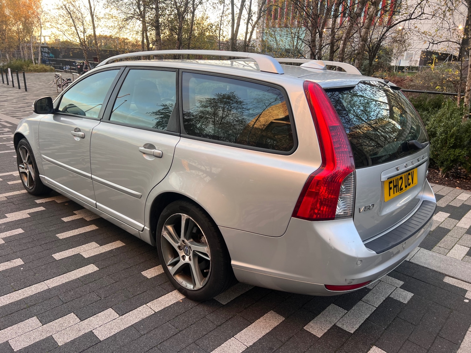 Used Volvo V50 2012 for sale - 76631094: Photo 3