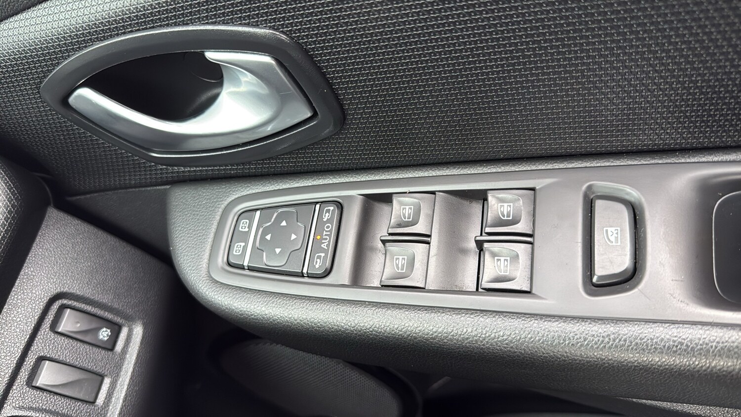 Used Renault Clio 2018 for sale - 76836519: Photo 14