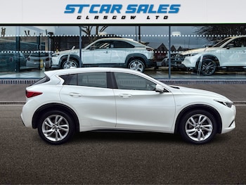Used Infiniti Q30 2017 for sale - 79535098: Photo