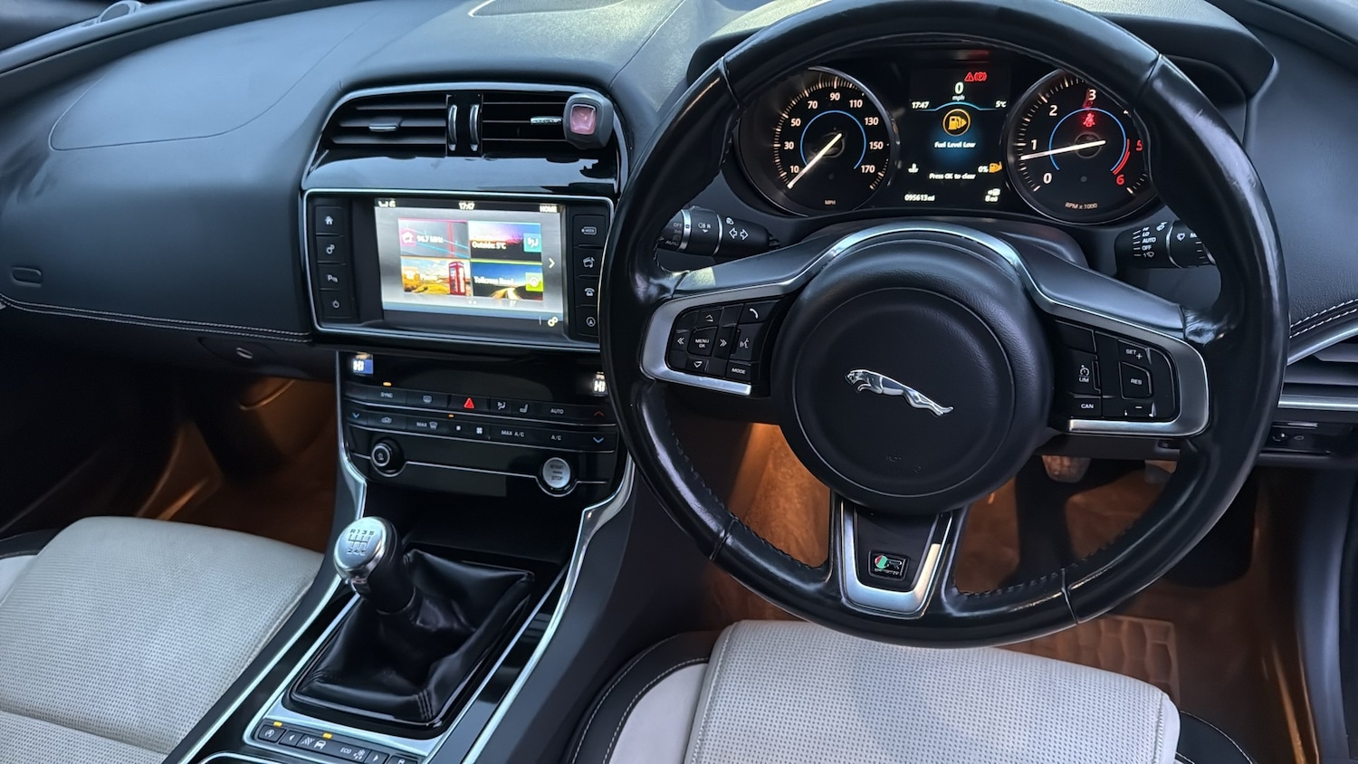 Used Jaguar XE 2016 for sale - 77389115: Photo 11