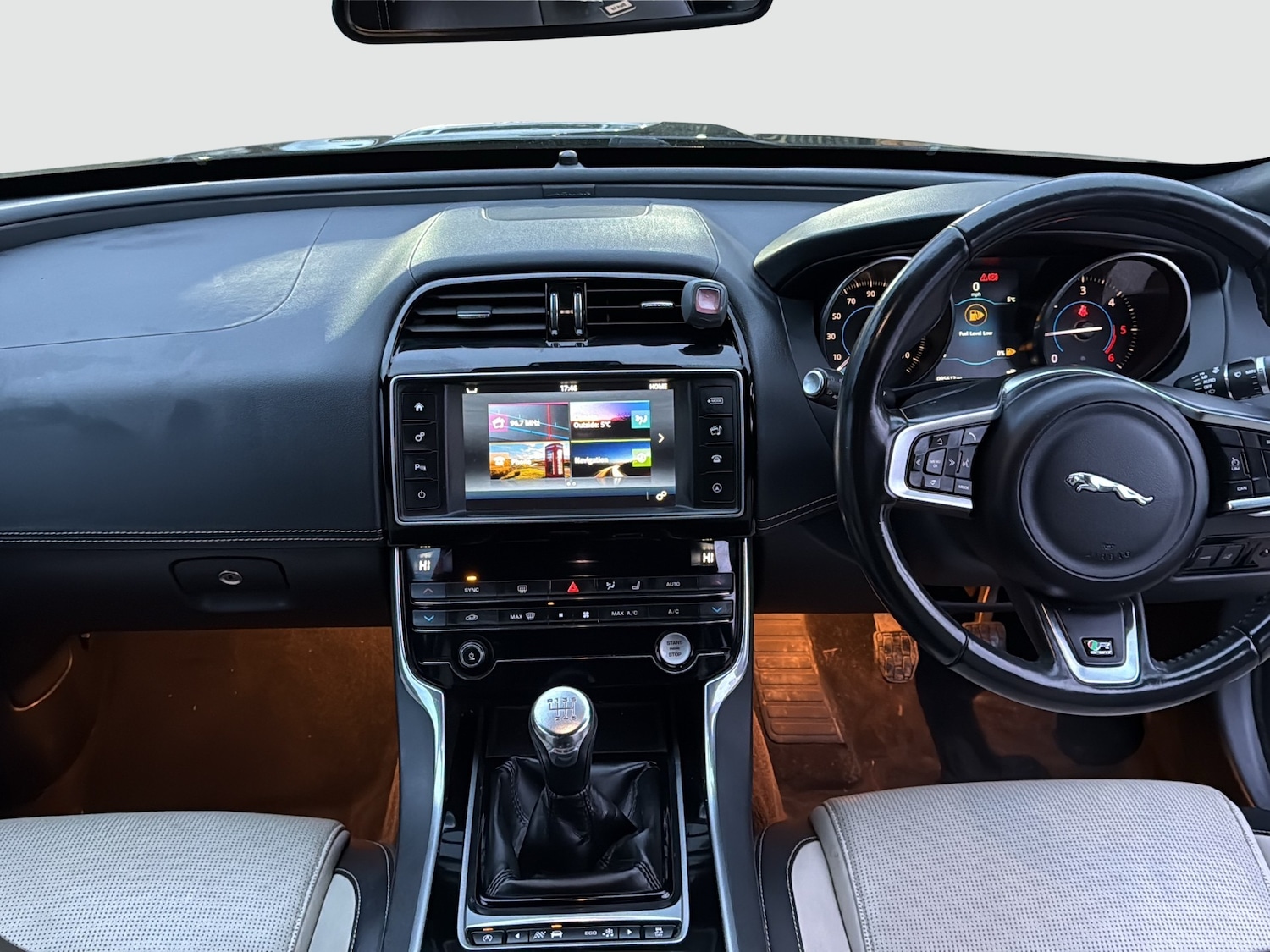 Used Jaguar XE 2016 for sale - 77389115: Photo 7