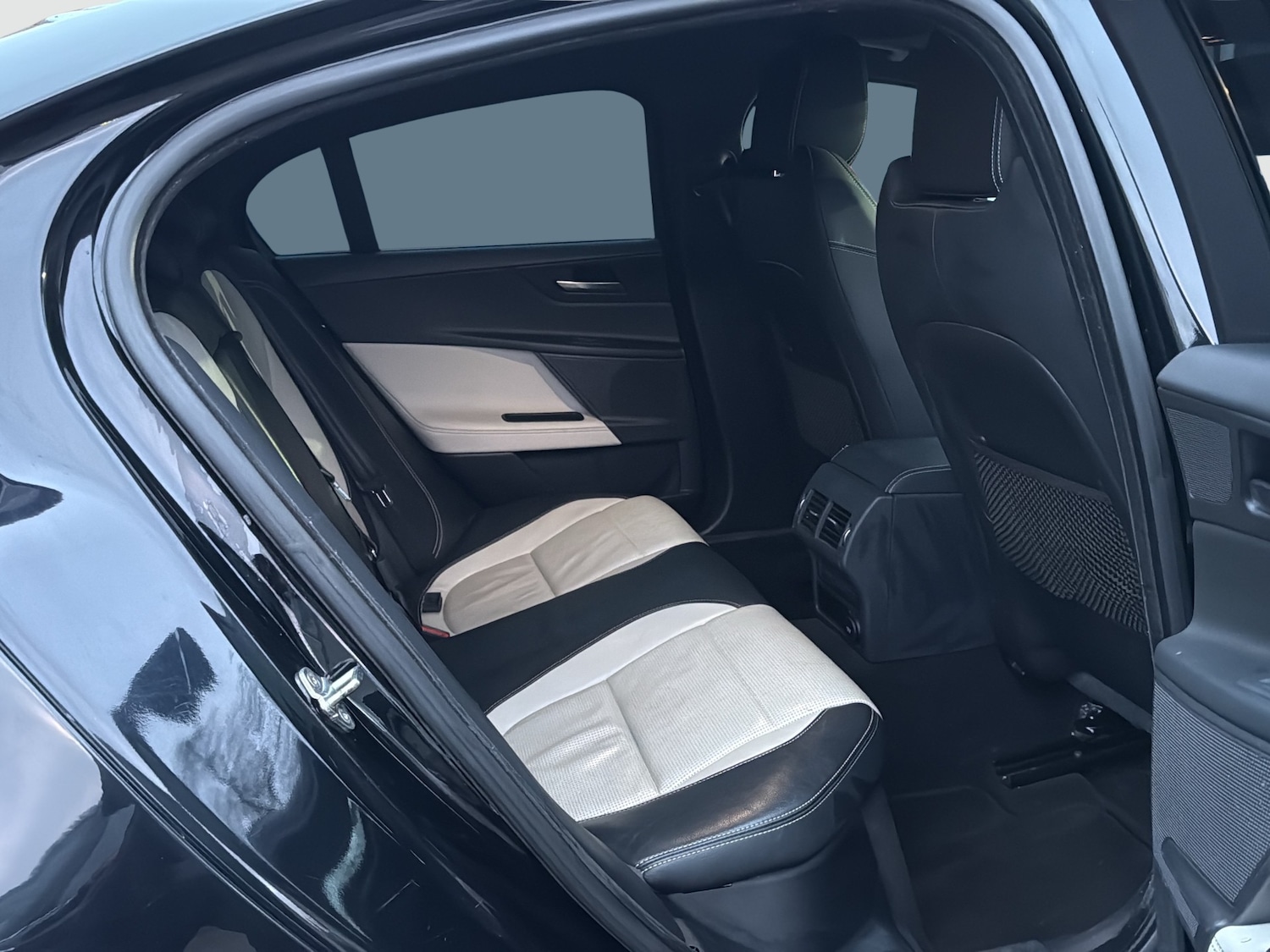 Used Jaguar XE 2016 for sale - 77389115: Photo 8