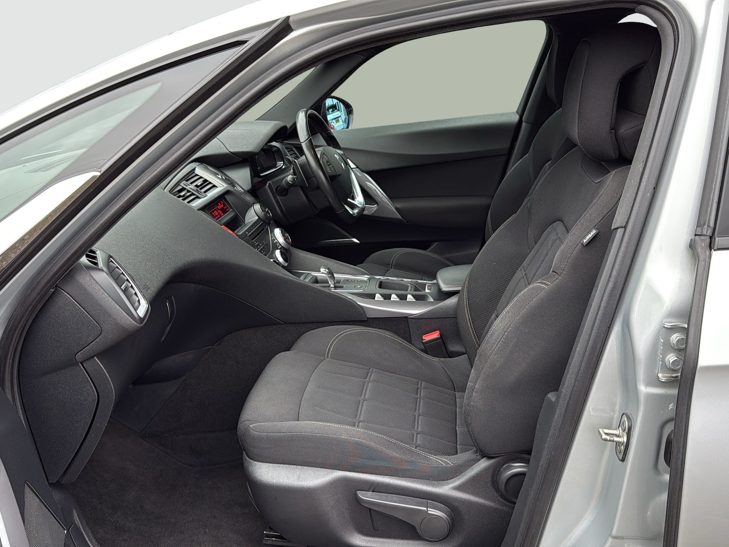 Used Citroen DS5 2014 for sale - 76750873: Photo 9