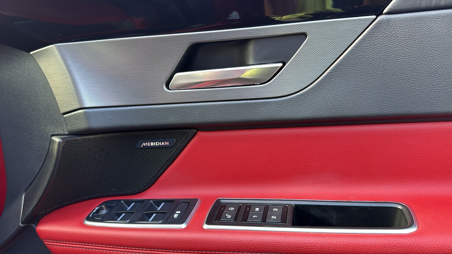 Used Jaguar XF 2016 for sale - 76438926: Photo 11