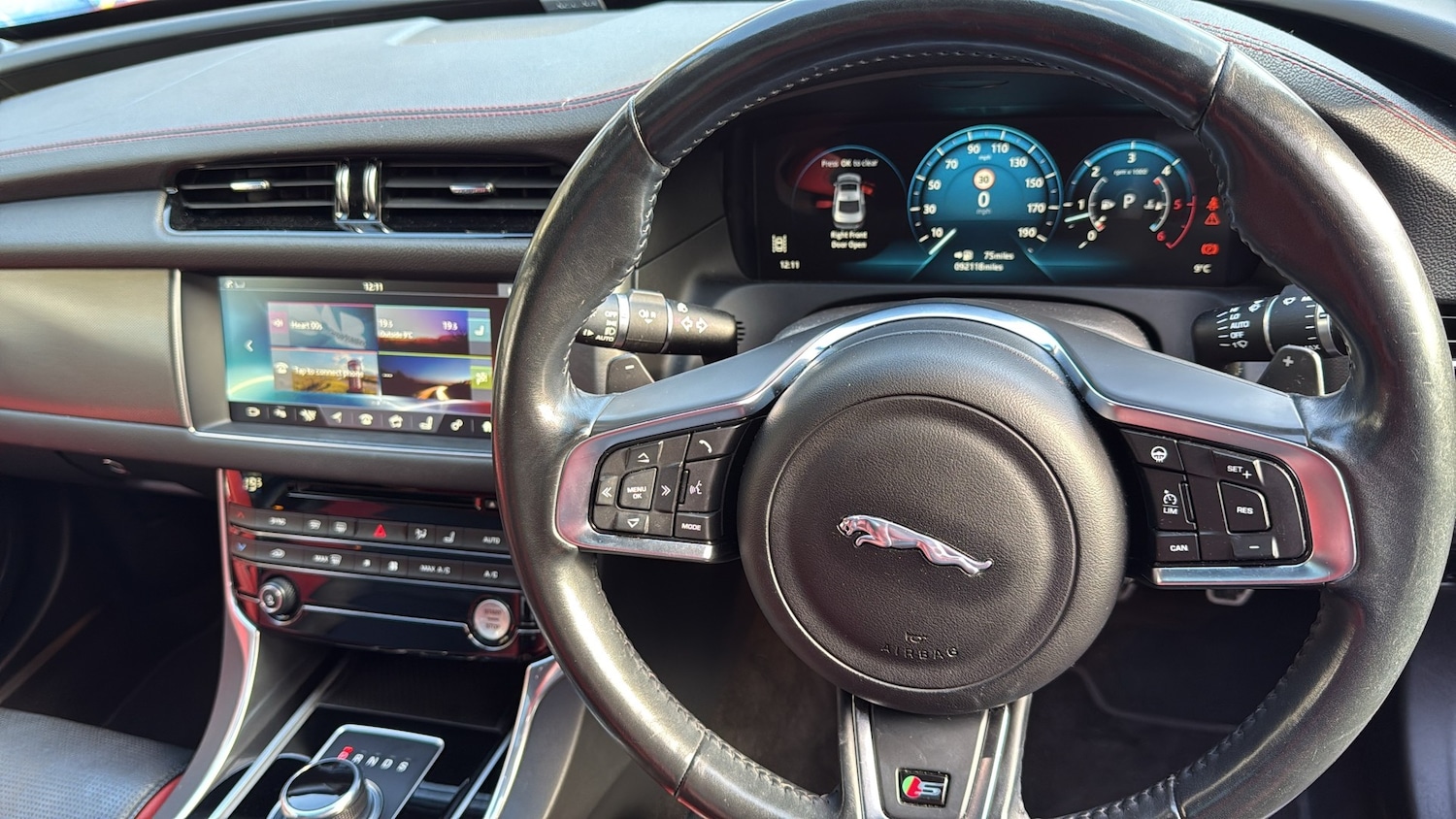 Used Jaguar XF 2016 for sale - 76438926: Photo 15