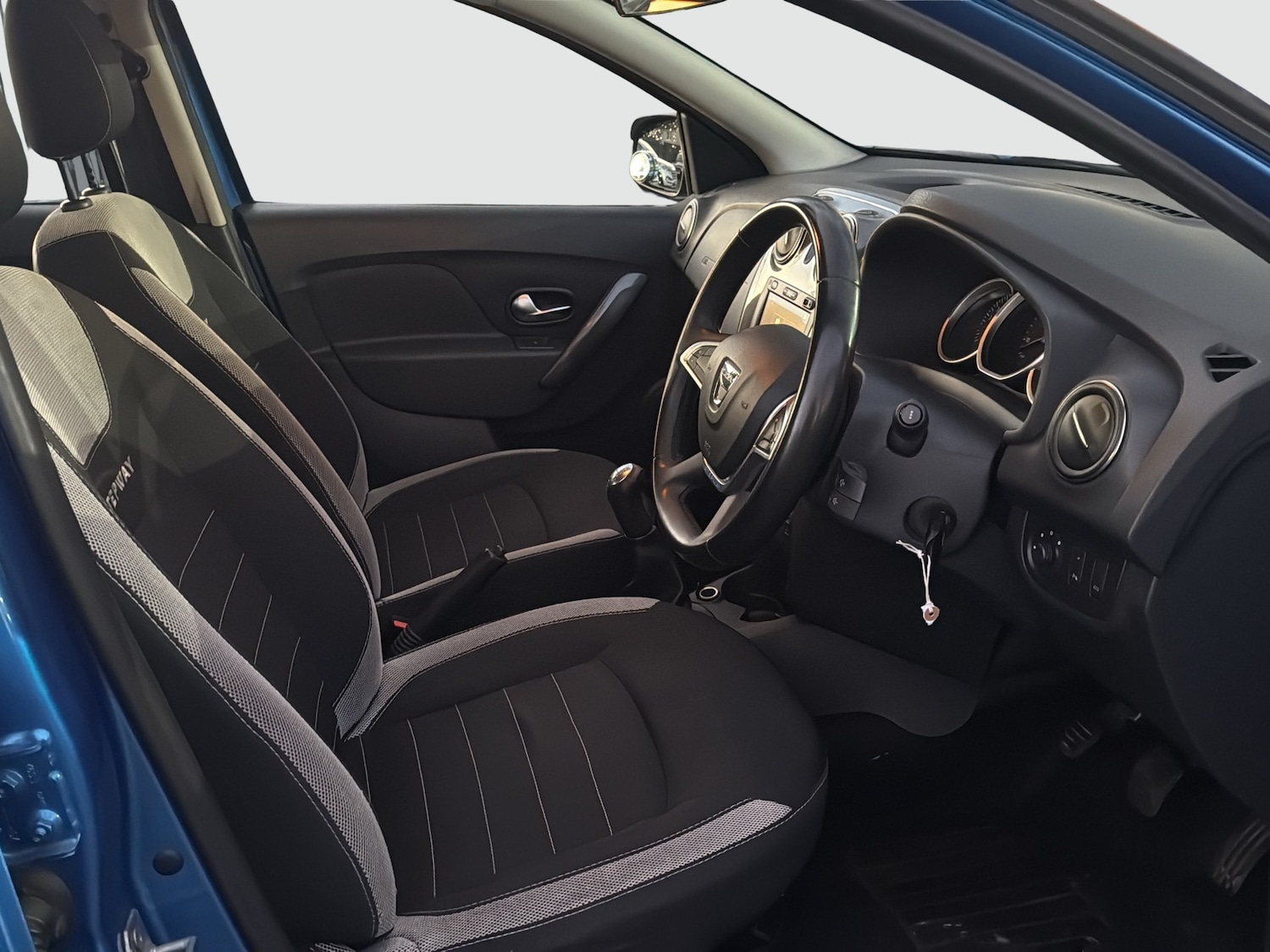 Used Dacia Sandero Stepway 2017 for sale - 76685547: Photo 9