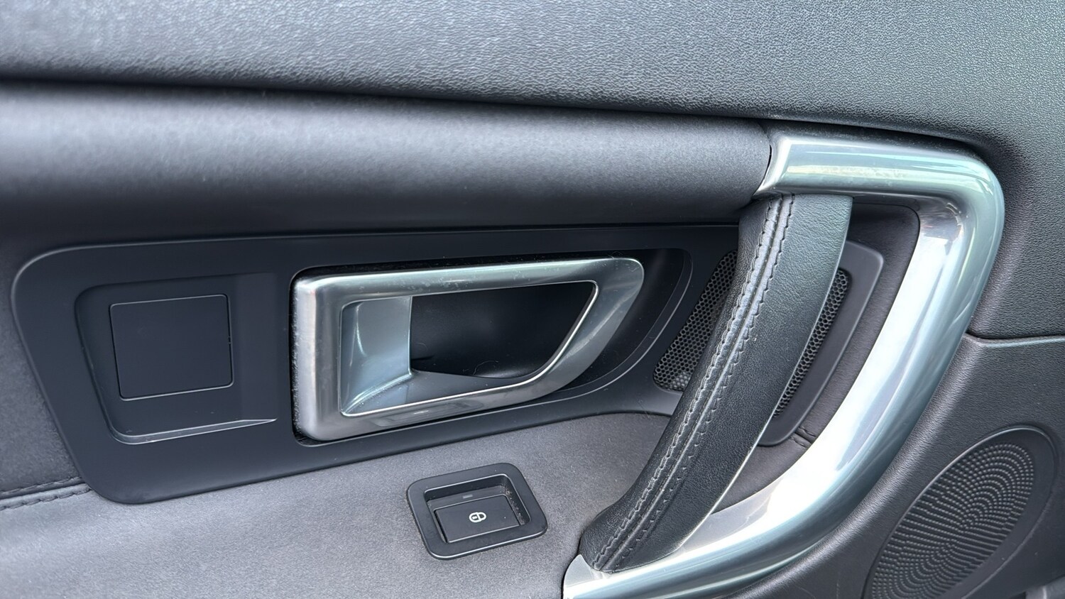 Used Land Rover Discovery Sport 2015 for sale - 77480298: Photo 11