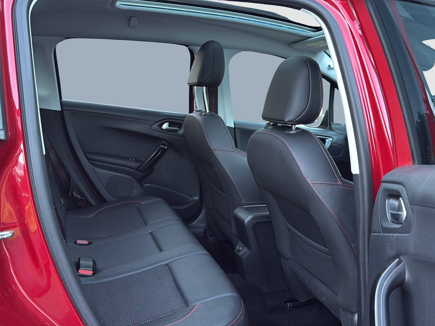 Used Peugeot 2008 2017 for sale - 76346876: Photo 8