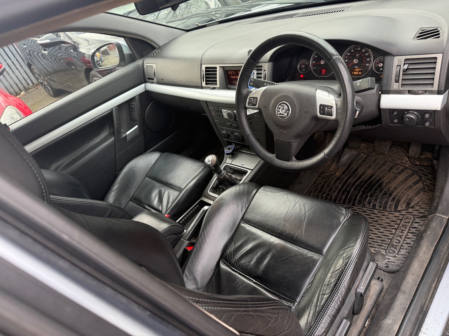 Used Vauxhall Vectra 2005 for sale - 77935521: Photo 7