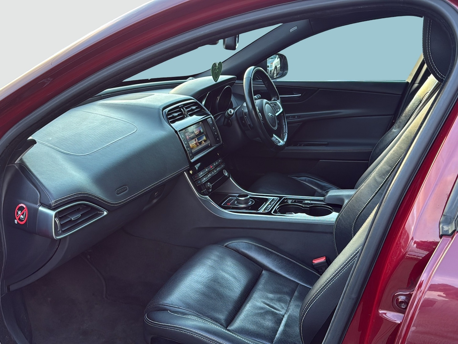 Used Jaguar XE 2016 for sale - 77546147: Photo 9