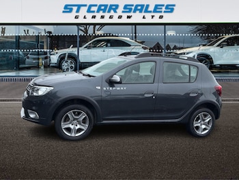 Used Dacia Sandero Stepway 2018 for sale - 77043111: Photo