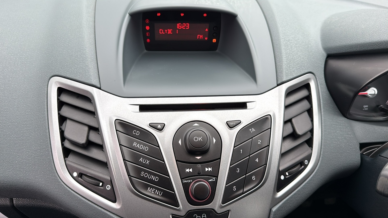 Used Ford Fiesta 2010 for sale - 78098396: Photo 13