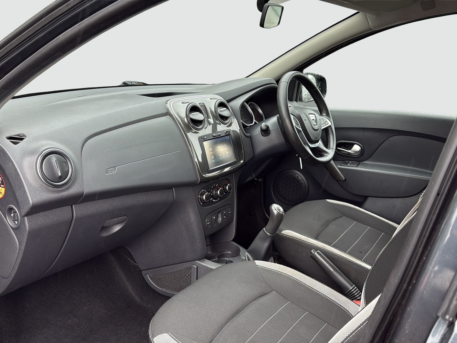 Used Dacia Sandero Stepway 2018 for sale - 76380234: Photo 9