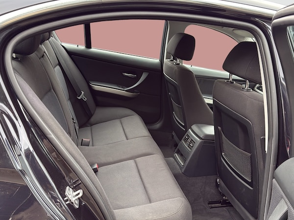 Used BMW 3 Series 2011 for sale - 76281102: Photo 8