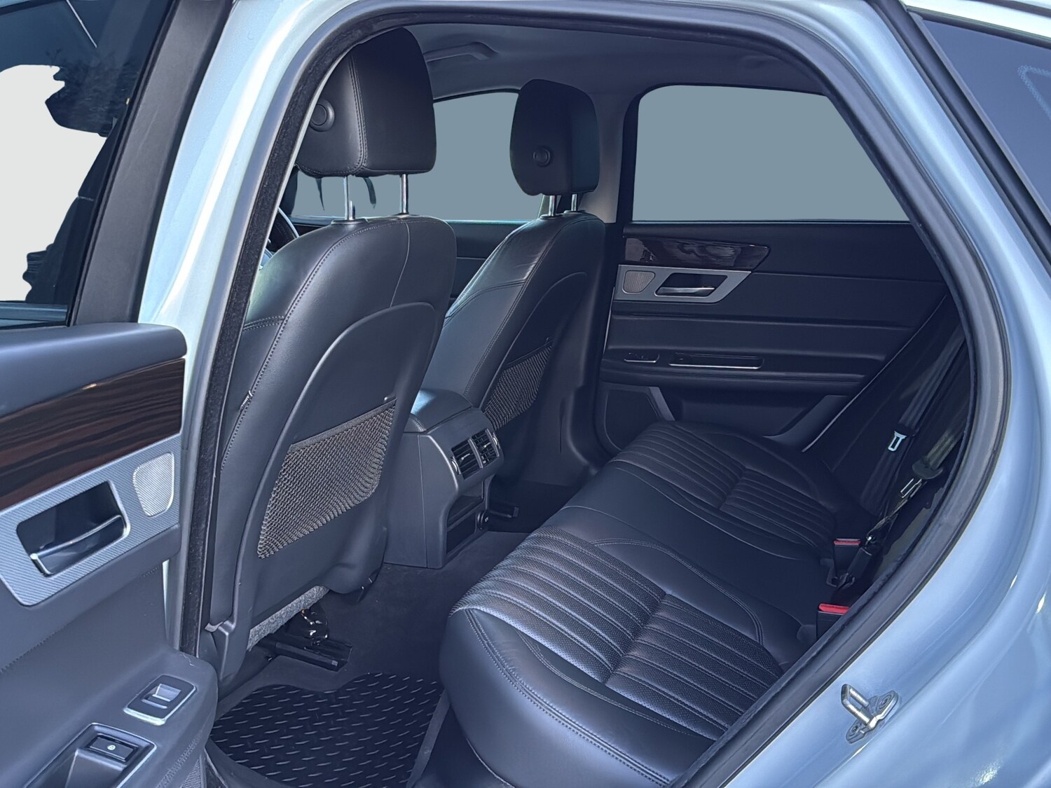 Used Jaguar XF 2016 for sale - 77368814: Photo 8