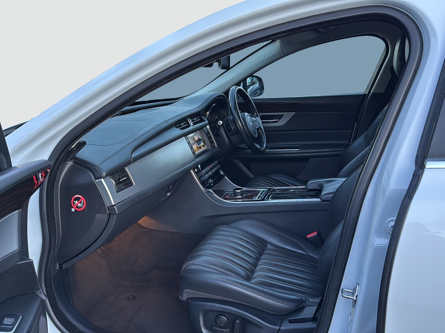 Used Jaguar XF 2016 for sale - 77368814: Photo 9