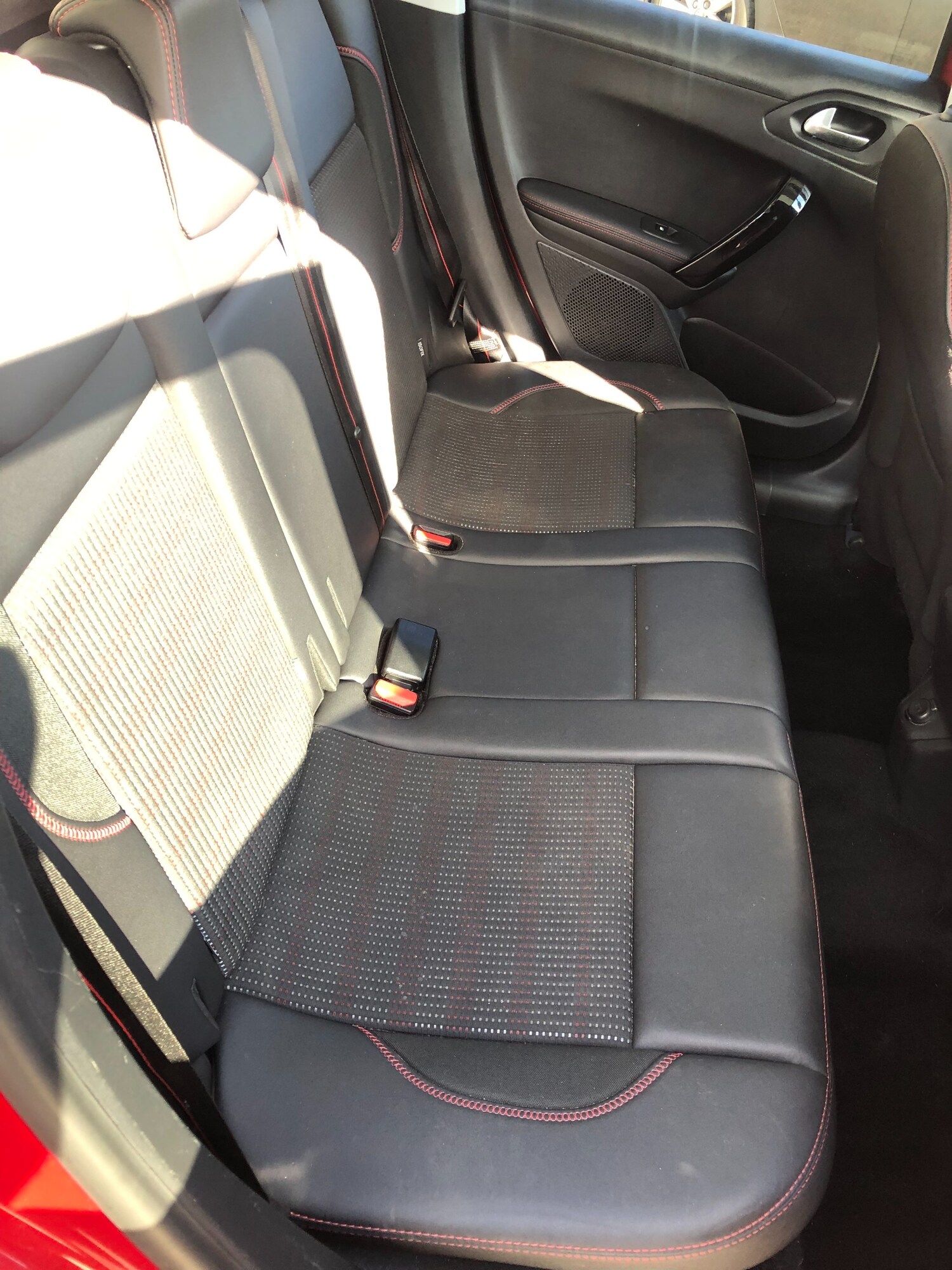 Used Peugeot 2008 2017 for sale - 76070082: Photo 8