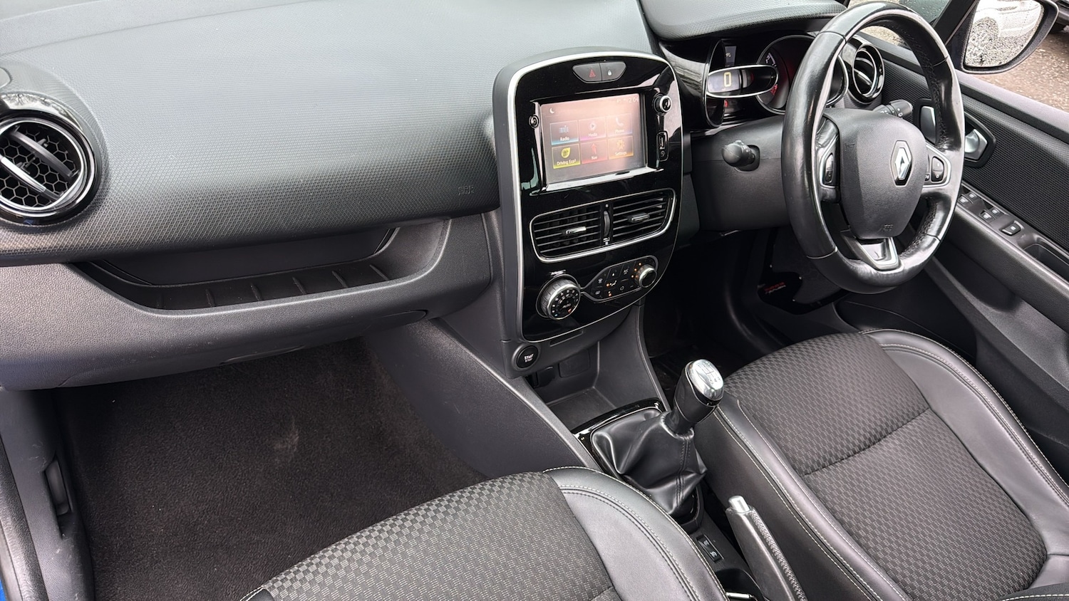 Used Renault Clio 2018 for sale - 77312982: Photo 11
