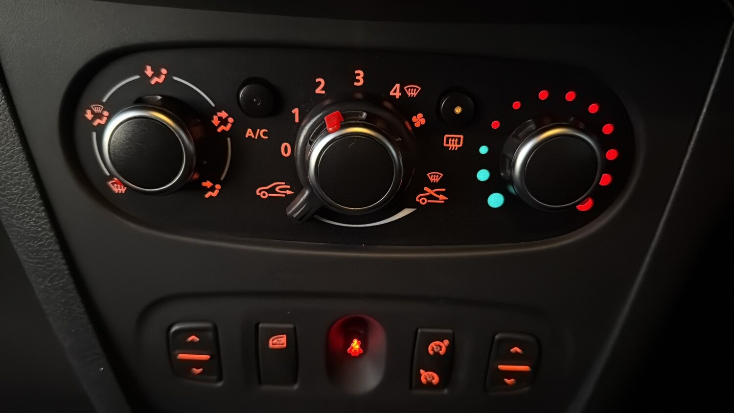 Used Dacia Sandero Stepway 2017 for sale - 77552481: Photo 15