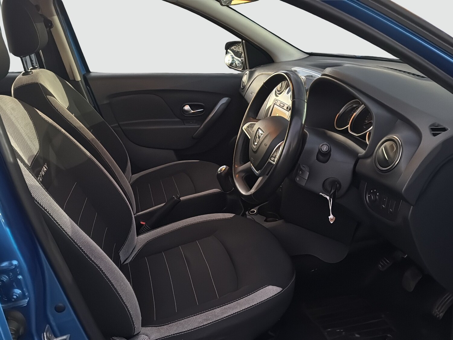 Used Dacia Sandero Stepway 2017 for sale - 77552481: Photo 9