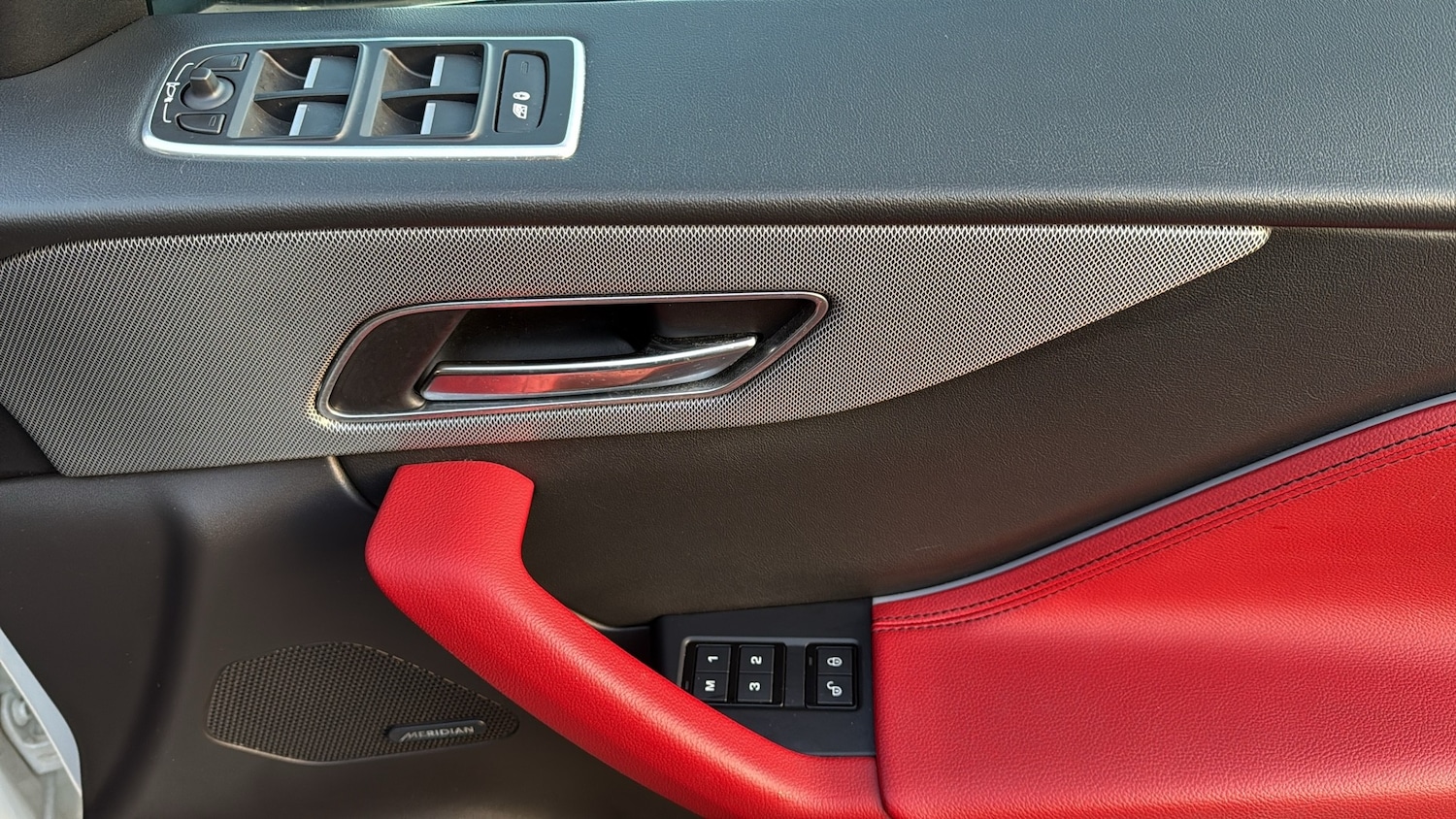 Used Jaguar F-Pace 2018 for sale - 76697875: Photo 11