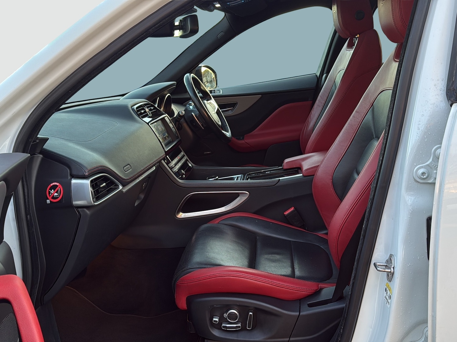 Used Jaguar F-Pace 2018 for sale - 76697875: Photo 9