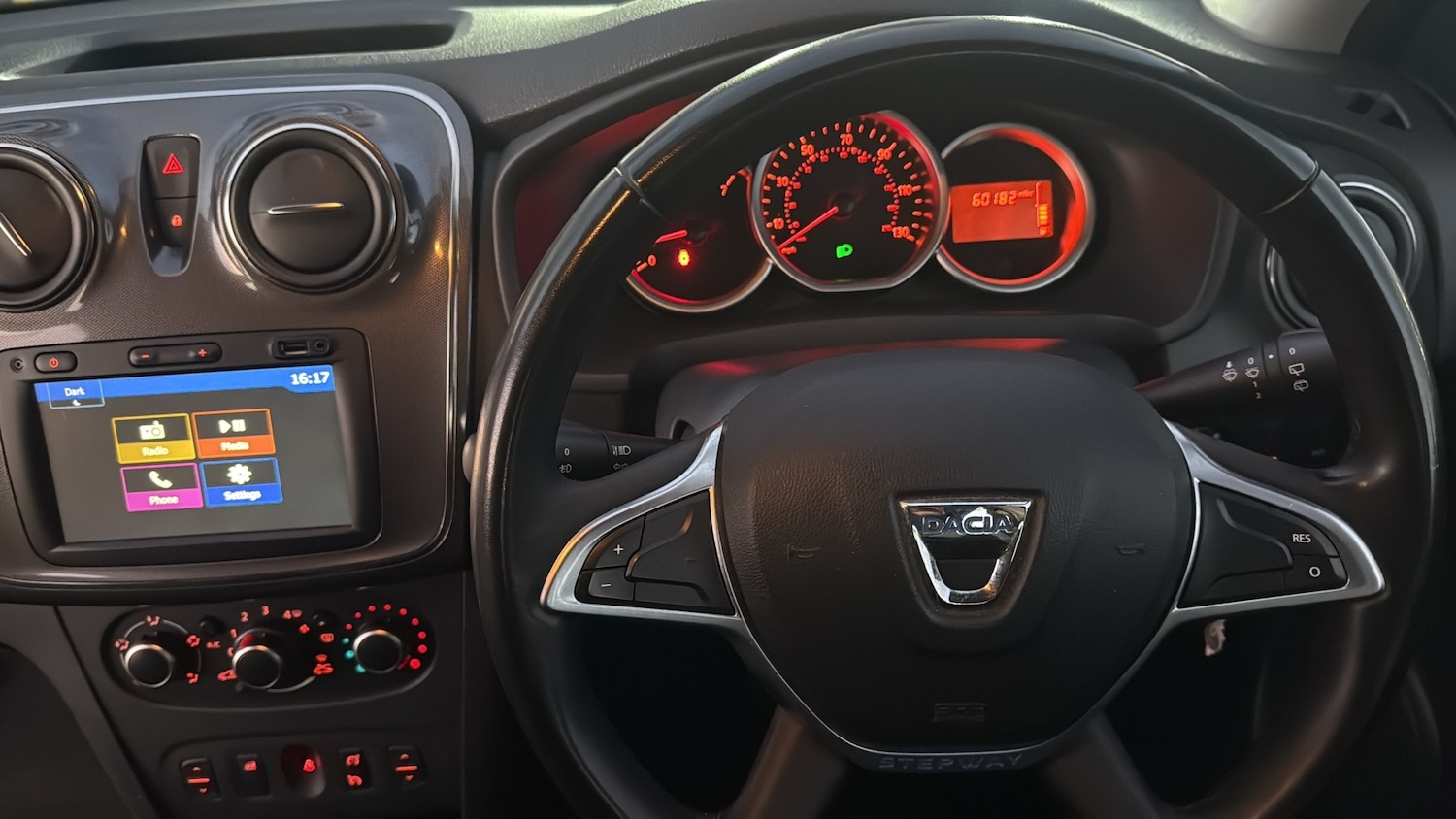 Used Dacia Sandero Stepway 2017 for sale - 77106831: Photo 12