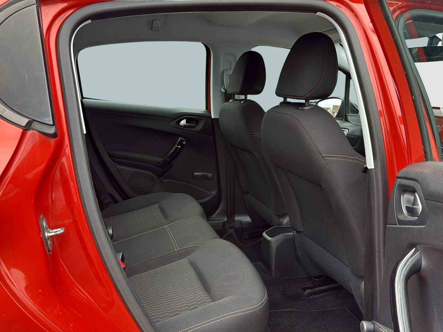 Used Peugeot 208 2016 for sale - 76313808: Photo 8