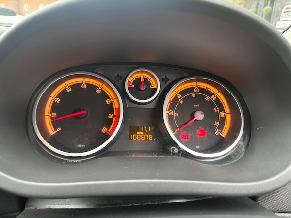 Used Vauxhall Corsa 2013 for sale - 76305704: Photo 8