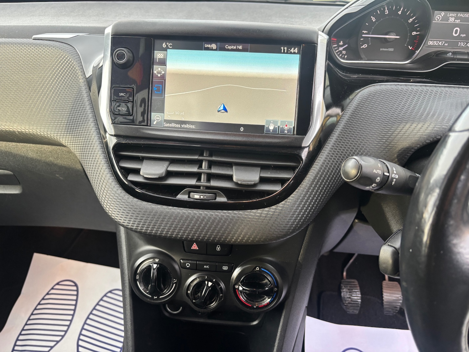 Used Peugeot 208 2015 for sale - 76971511: Photo 8