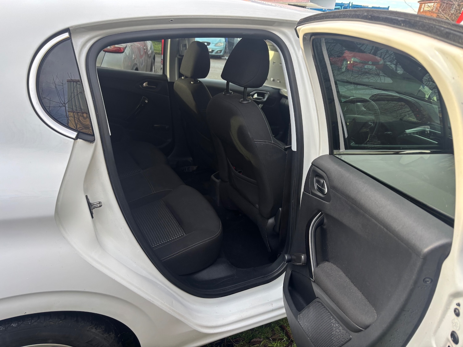 Used Peugeot 208 2015 for sale - 76971511: Photo 9