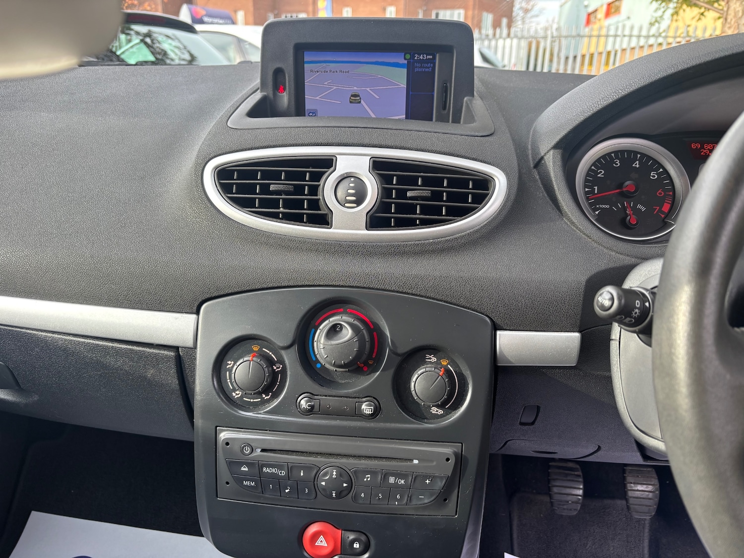 Used Renault Clio 2010 for sale - 76426494: Photo 9