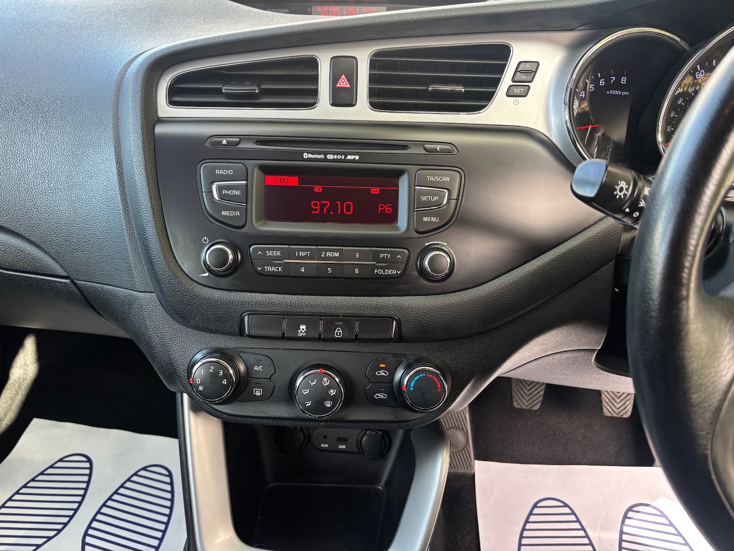 Used Kia Ceed 2013 for sale - 75997989: Photo 8