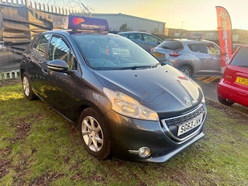 Used Peugeot 208 2013 for sale - 77228539: Photo