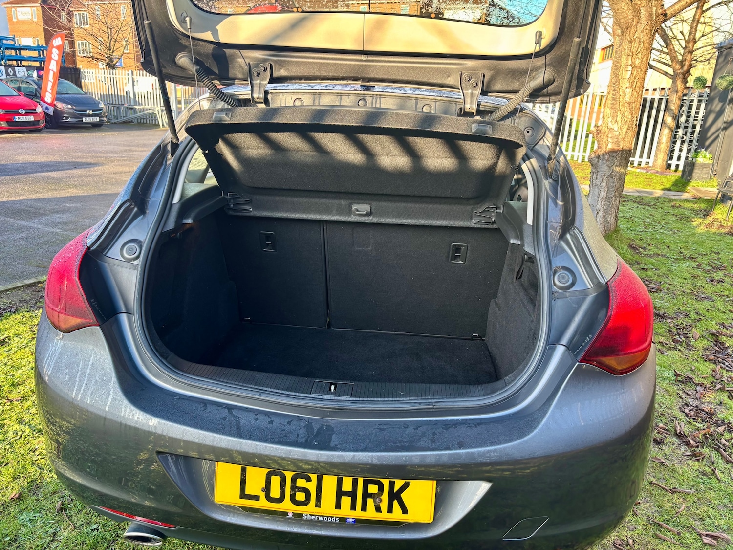 Used Vauxhall Astra 2011 for sale - 77015210: Photo 6